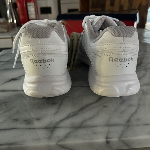 **NEW** REEBOK WHITE SHOES, size 8.5/ Featuring a sleek white design - Picture 2 of 7